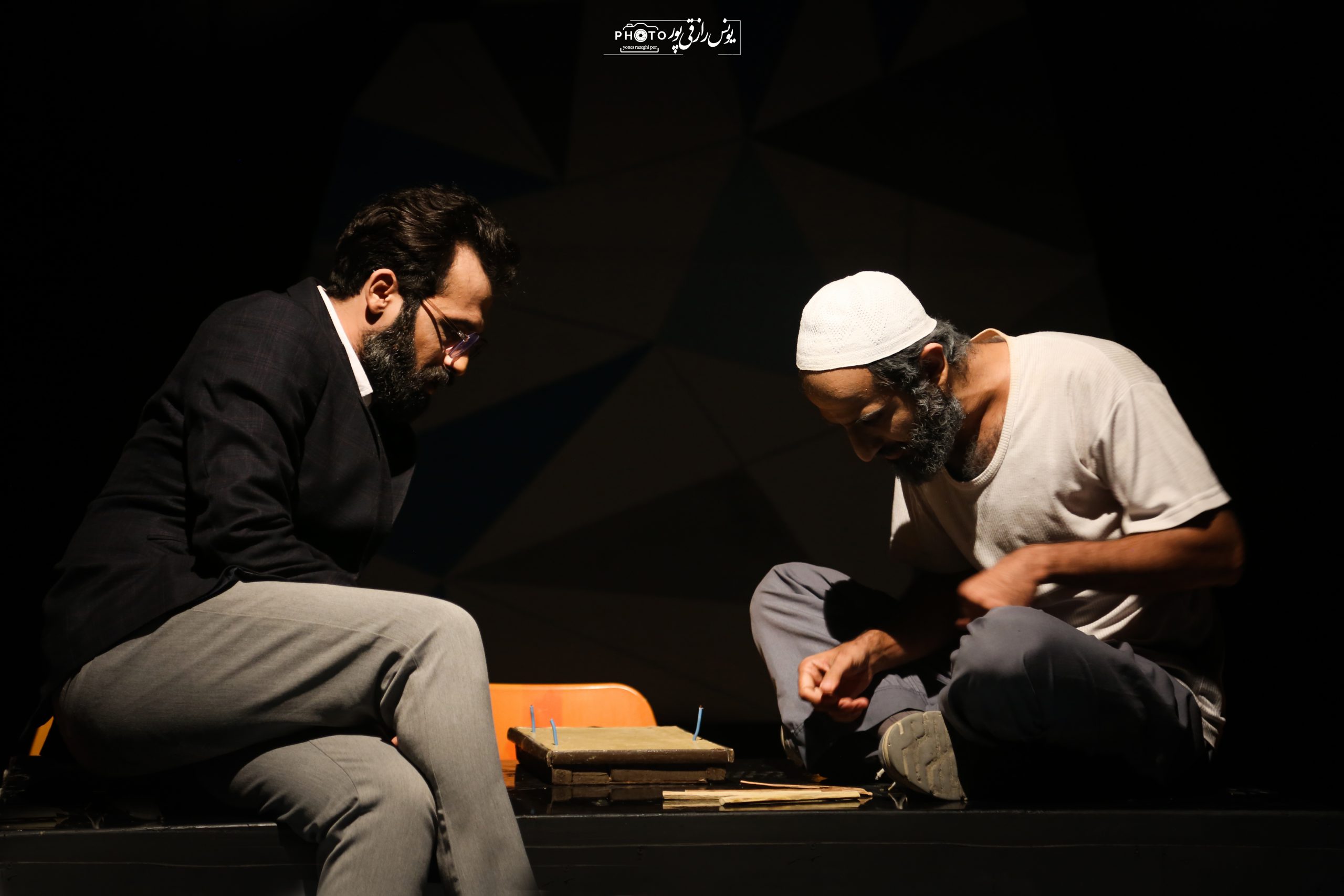 نمایش “مش غلامرضا در تایتانیک” به مدت ۱۶ شب در اهرم به روی صحنه رفت